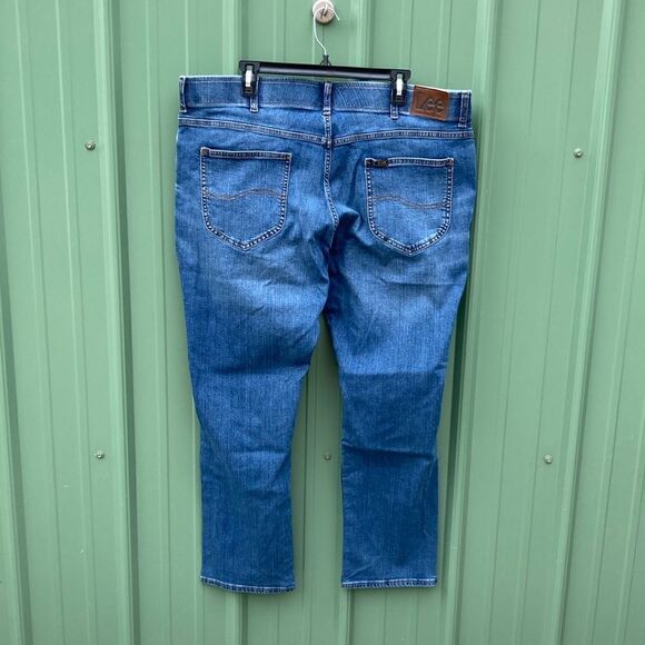 Men's Straight Tapered Active Stretch Blue Denim Jeans Pants Size 42X30 - Picture 3 of 8